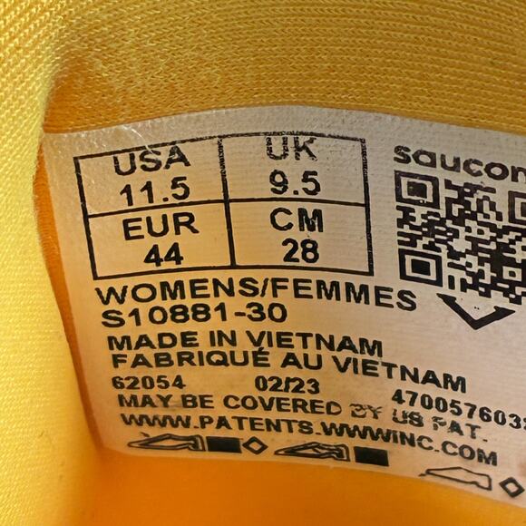 Saucony Triumph 21 Beige Yellow Running Shoes S10881-30 Women's Sz 11.5 Men's 10 - Picture 10 of 11